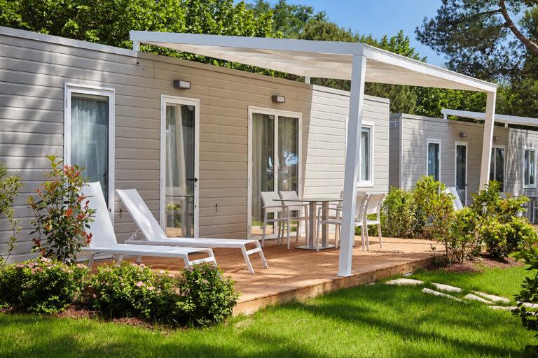Chalet Riviera nel verde del Camping Mediterraneo